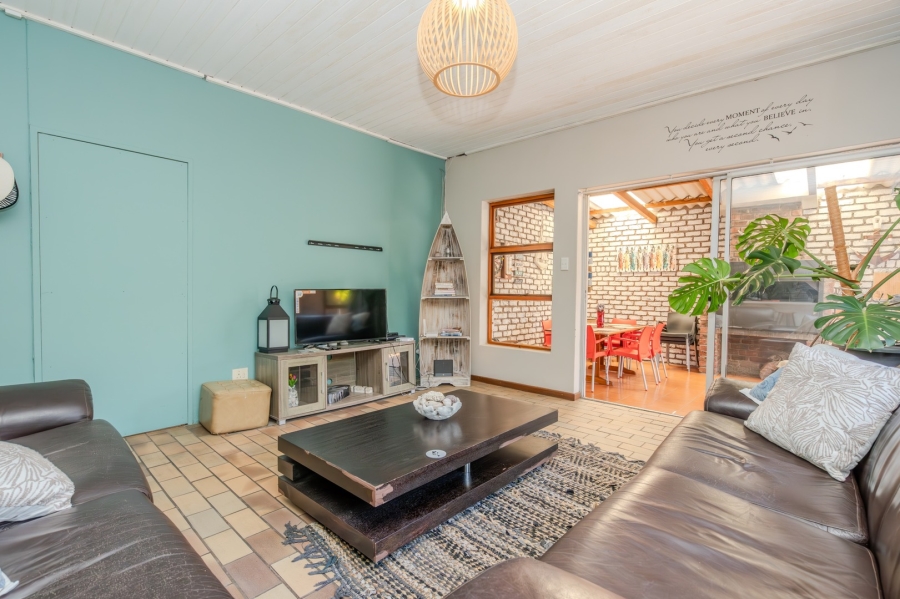 4 Bedroom Property for Sale in Middedorp Western Cape